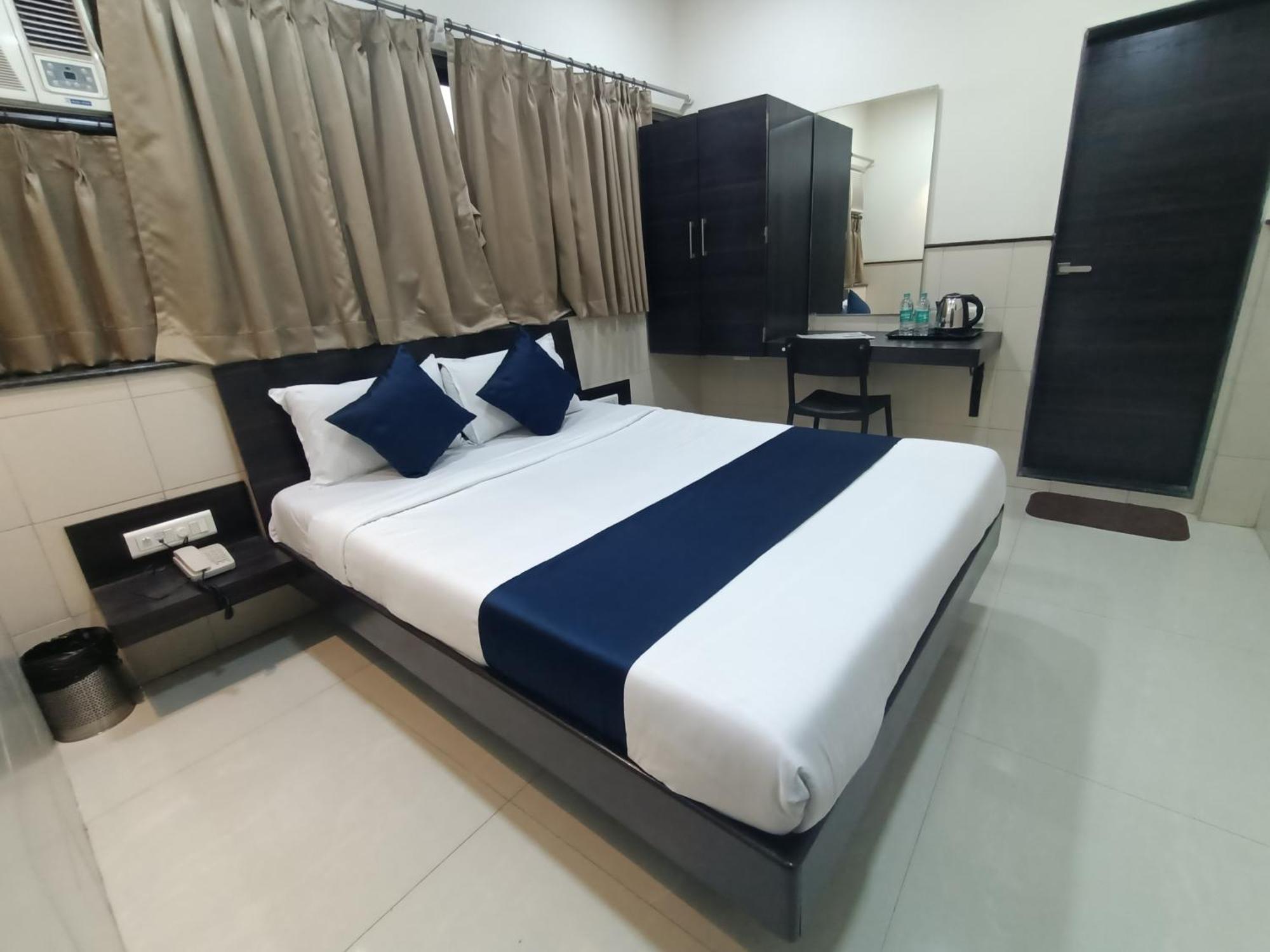 Hotel Triton - Near Us Embassy - Hotel In Sion Mumbai Exterior photo