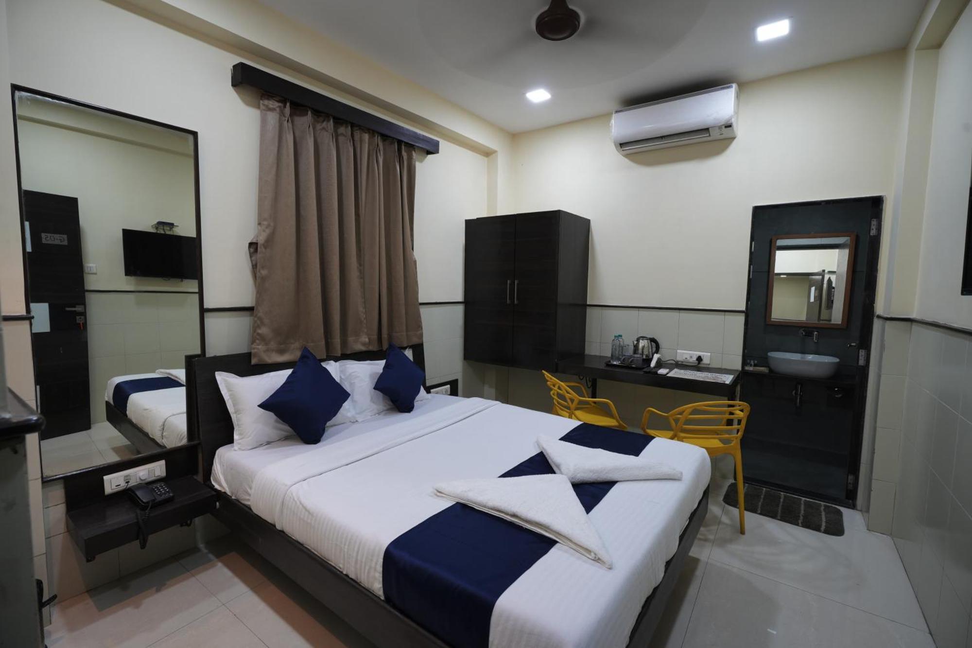 Hotel Triton - Near Us Embassy - Hotel In Sion Mumbai Exterior photo